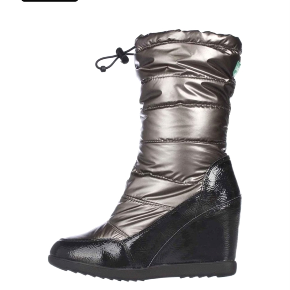 Cougar Women's Metallic Silver and Black Wedge Winter Boots